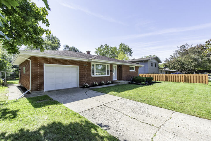 Property Photo:  2701 Brnot Avenue  IL 60087 