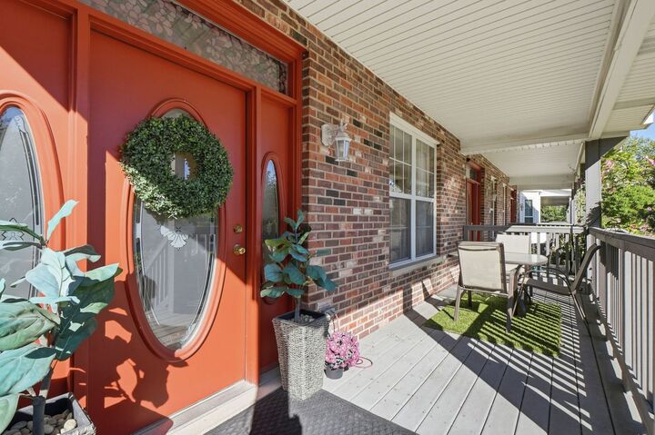 Property Photo:  