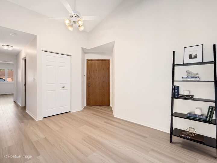 Property Photo:  524 Banyon Lane D  IL 60525 