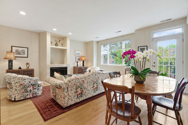 Property Photo: 4710 S Ellis Avenue 3N IL 60615