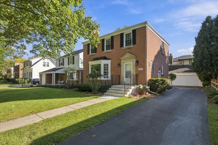 Property Photo: 2107 Lincolnwood Drive IL 60201