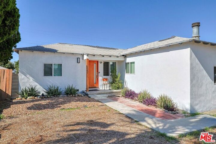 Property Photo:  8441 Rincon Avenue  CA 91352 