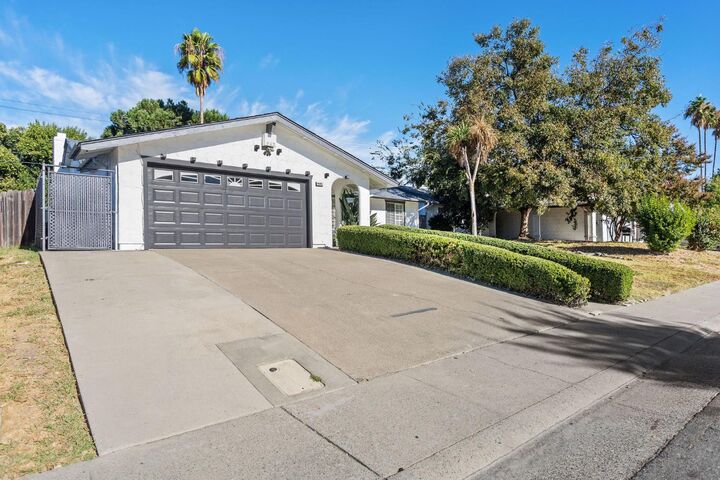 Property Photo: 4081 Alta Lorraine Way CA 95660