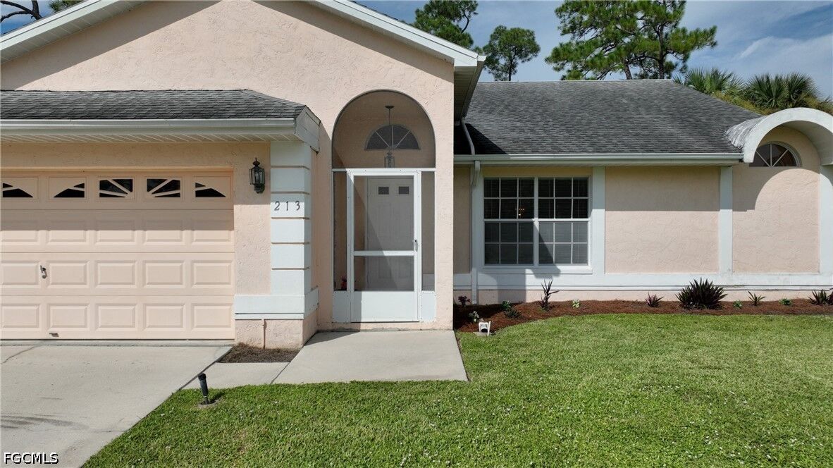 Property Photo: 213 Maple Avenue N FL 33936
