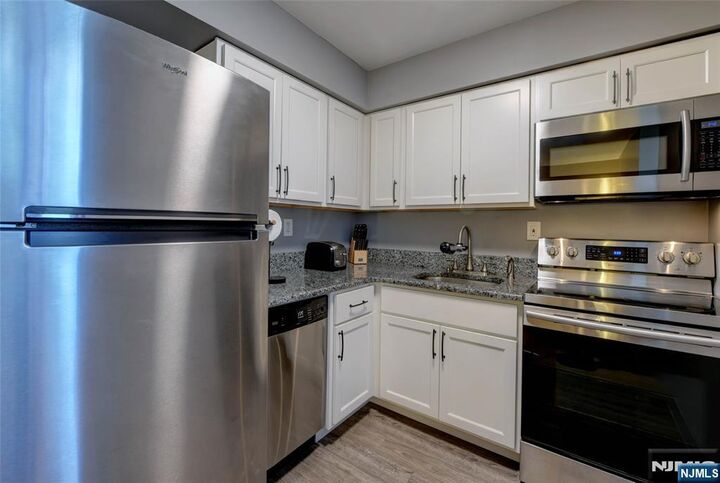 Property Photo:  520 Turnpike C221  NJ 07444 