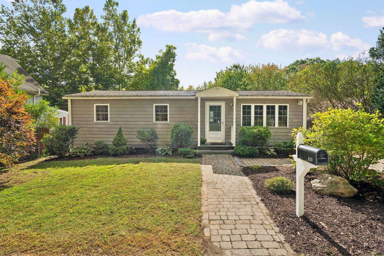 Property Photo:  650 Douglas Street Extension  NH 03102 
