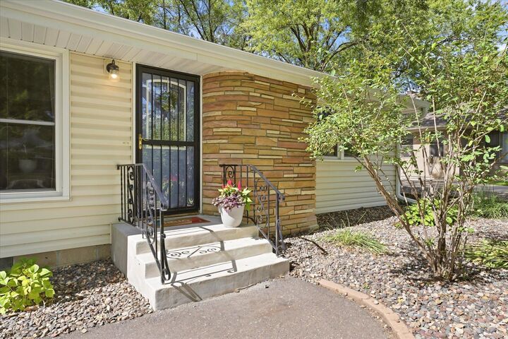 Property Photo:  2209 Midlothian Road  MN 55113 