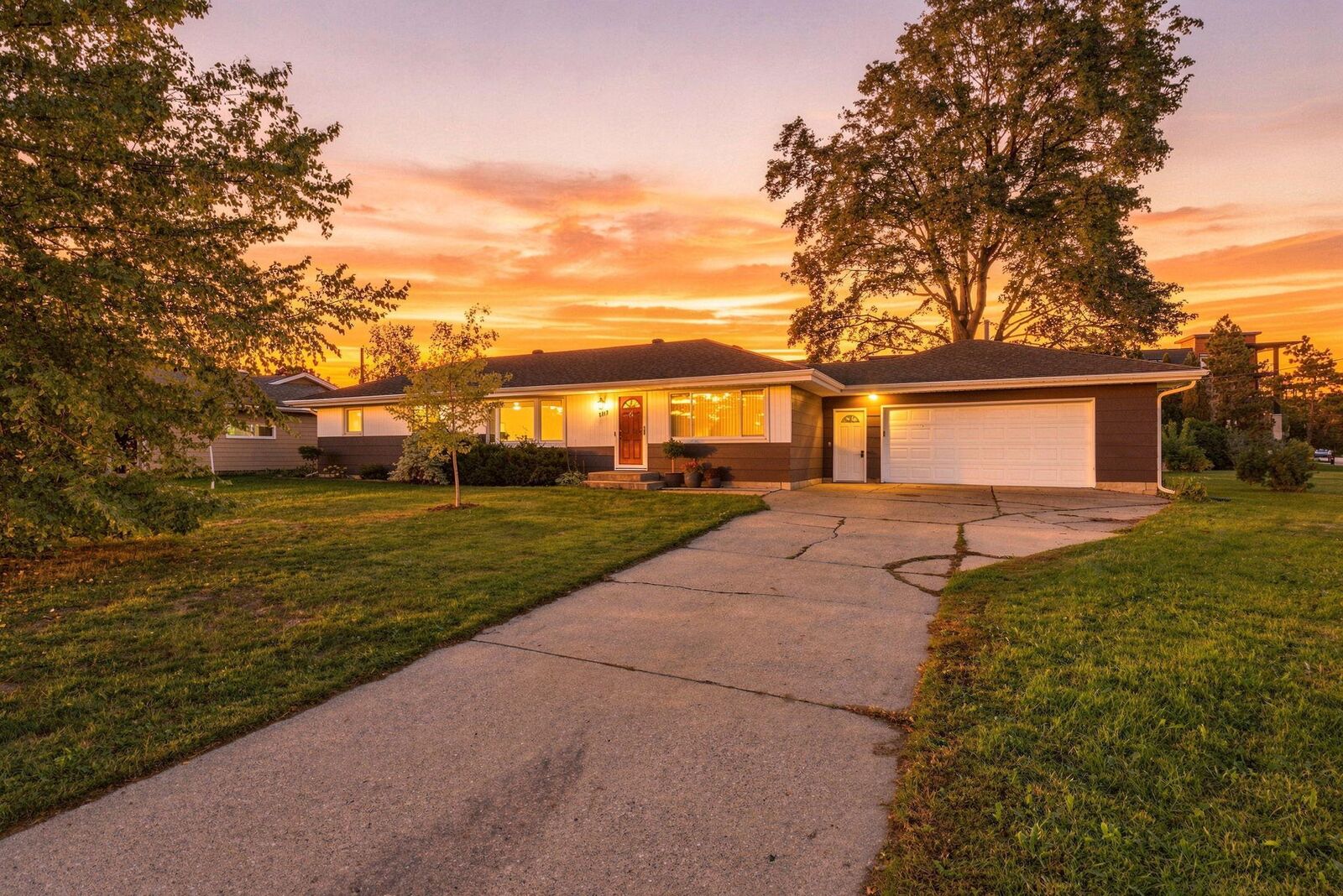 Property Photo: 8413 Meadow Lake Road E MN 55428