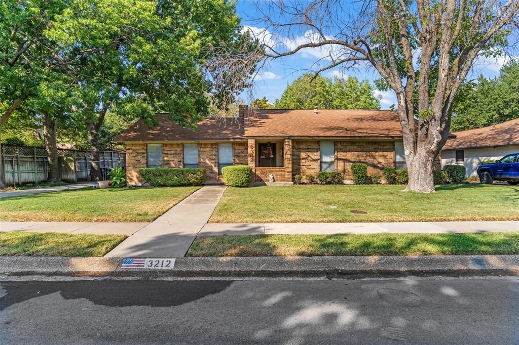 Property Photo:  3212 Dunes Street  TX 76209 