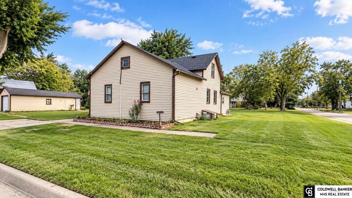 Property Photo: 103 S East Street NE 68465