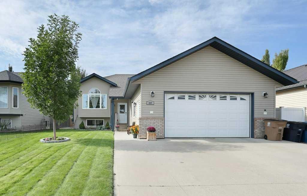 Property Photo:  227 Meadowbrook Drive  AB T1R 1N7 