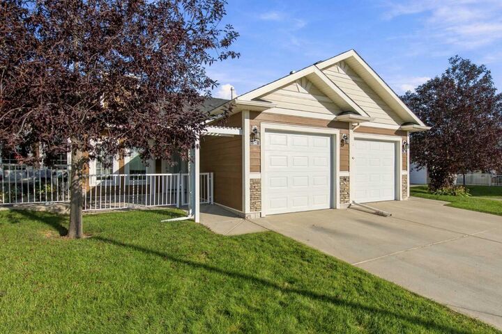 Property Photo:  36 Sunrise Place NE  AB T1V 0G9 