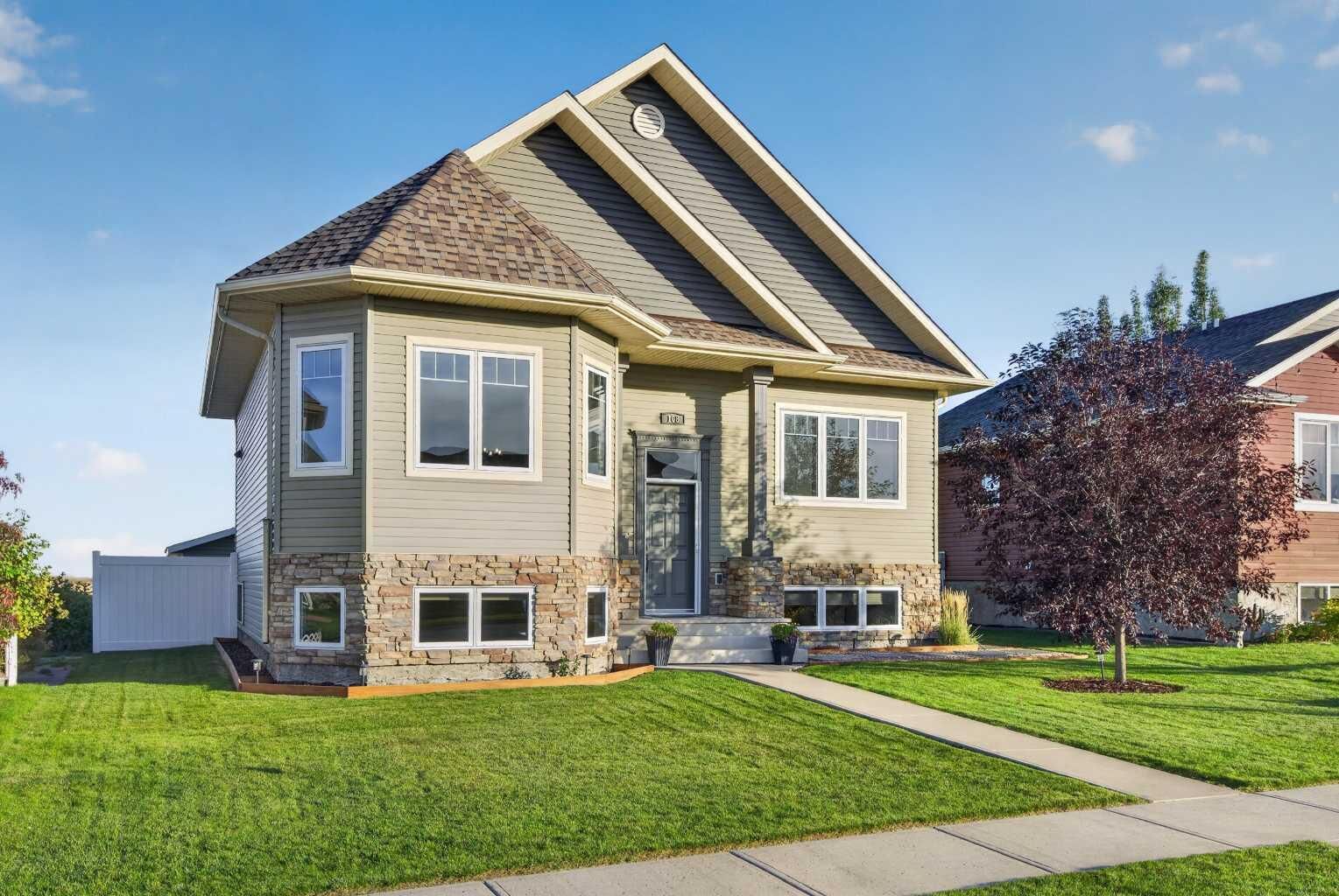Property Photo:  108 Tamarack Road  AB T0M 2A0 