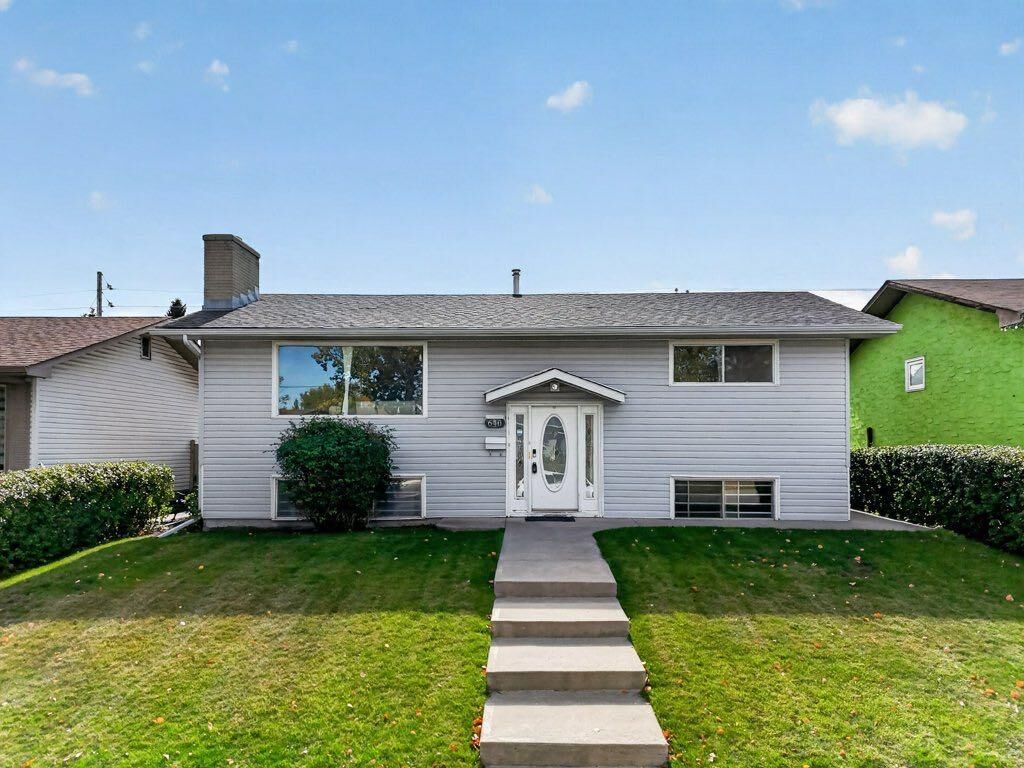 Property Photo:  640 Maidstone Drive NE  AB T2A 4B7 