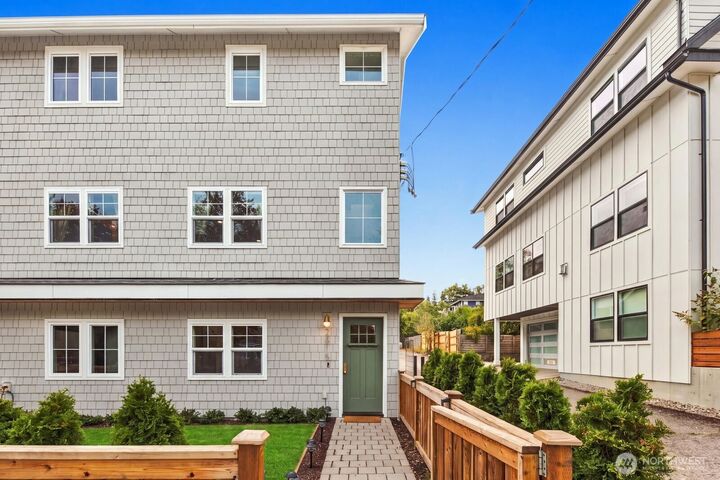 Property Photo:  2815 E Denny Way  WA 98122 
