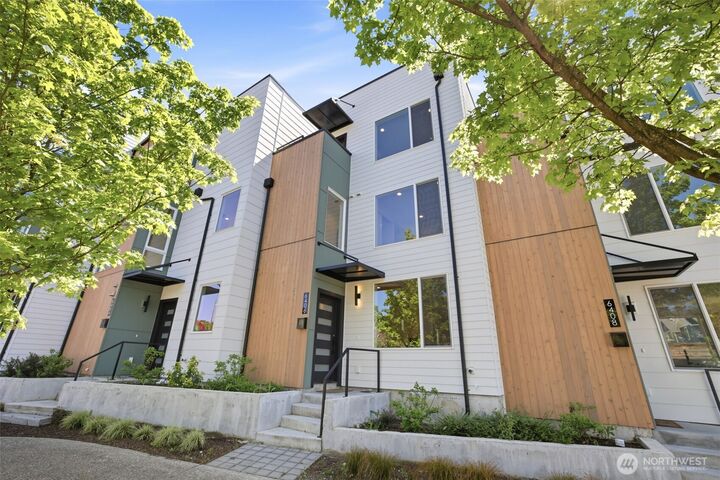 Property Photo: 6406 Fauntleroy Way SW WA 98136