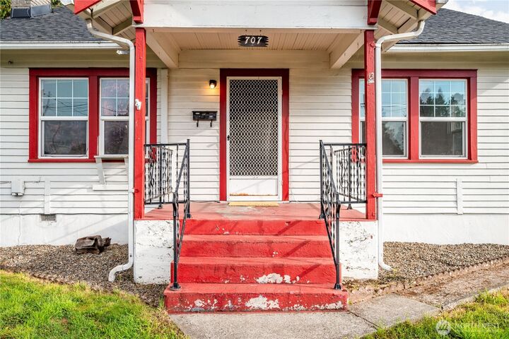 Property Photo:  707  Ayers Street  WA 98626 