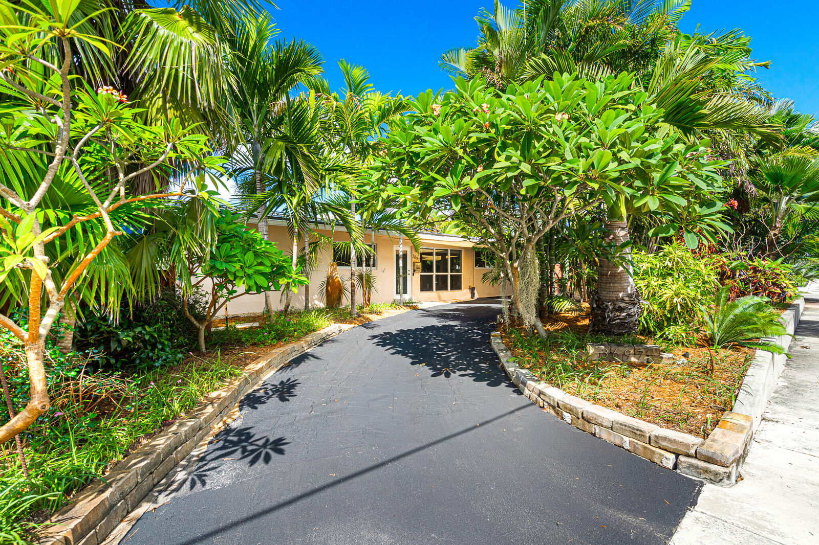 Property Photo:  3697 NE 16th Avenue  FL 33334 