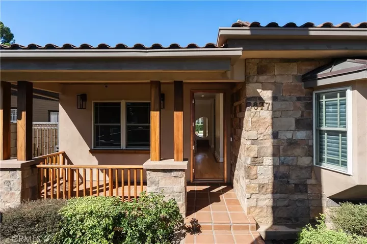 Property Photo:  877 N Oakland  CA 91104 