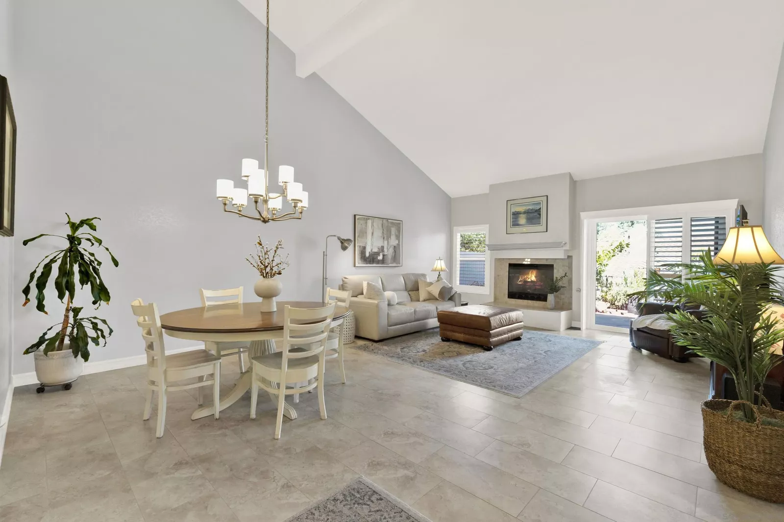 Property Photo: 15636 Via Calanova CA 92128