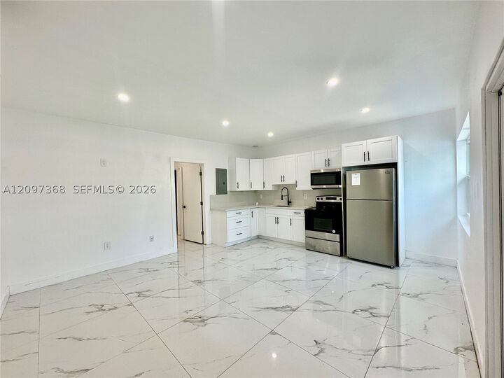 Property Photo: 1700 Thomas St 1 FL 33020