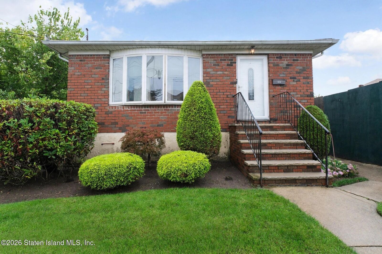 Property Photo:  604 Lincoln Avenue  NY 10306 