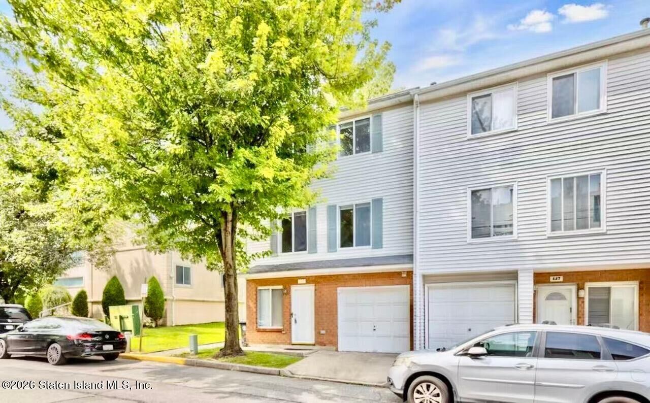 Property Photo: 129 Ilyssa Way NY 10312