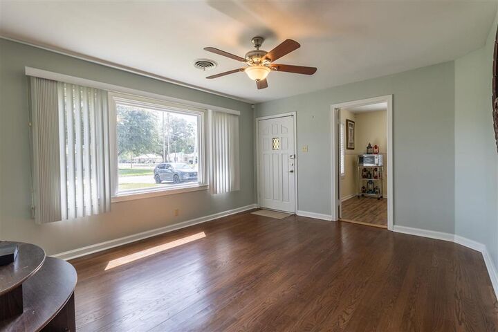 Property Photo: 428 W Claude Street W LA 70605