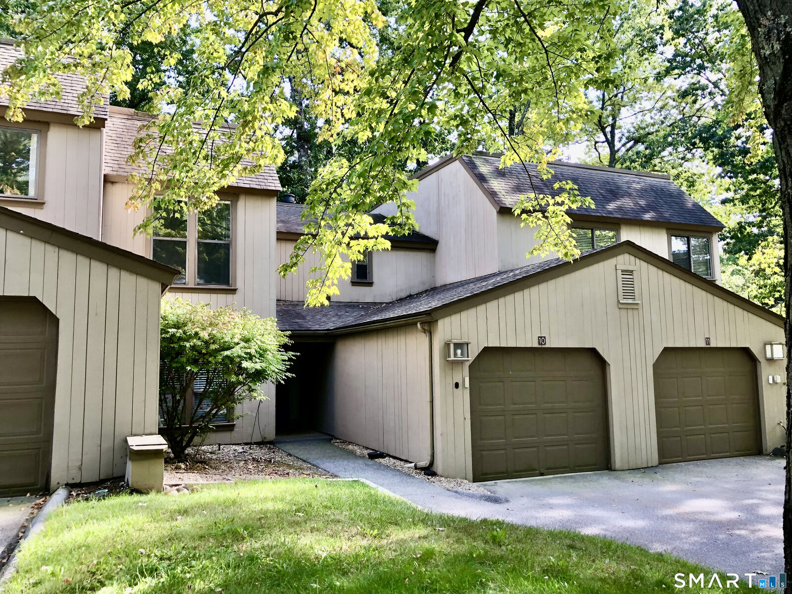 Property Photo:  10 Cottonwood Drive 10  CT 06001 