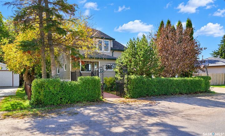 Property Photo:  127 1st Avenue  SK S0K 3A0 