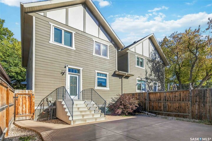 Property Photo:  738 4th Street E  SK S7H 1K2 
