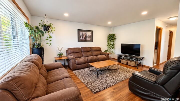Property Photo:  717 31st Street W  SK S7L 0R5 