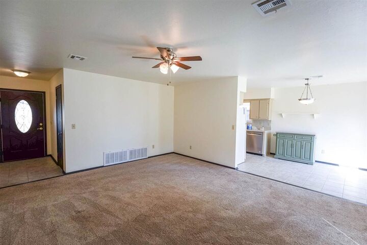 Property Photo:  1401 N Berry Court  OK 74075 