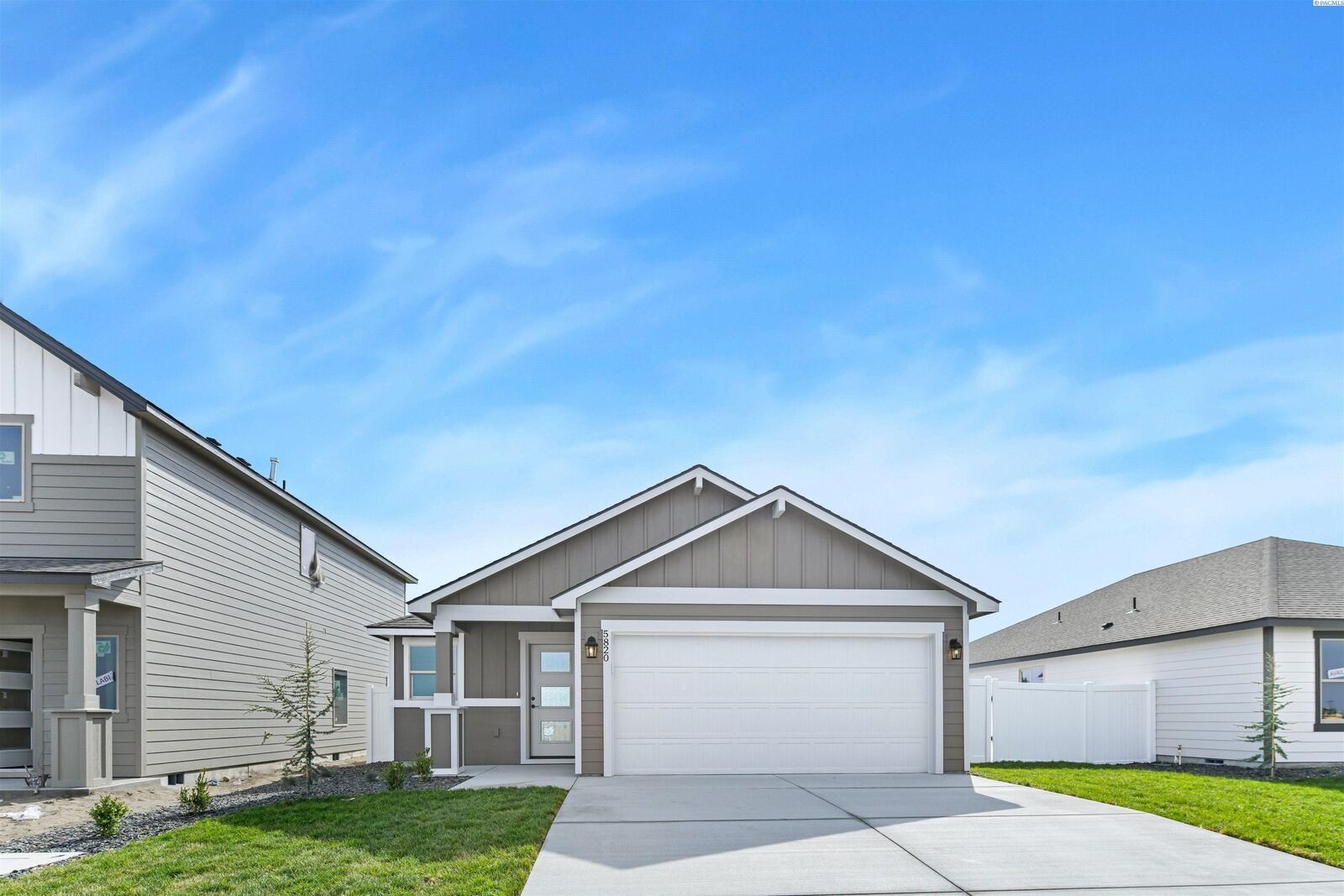 Property Photo: 5820 Redtail Dr WA 99301