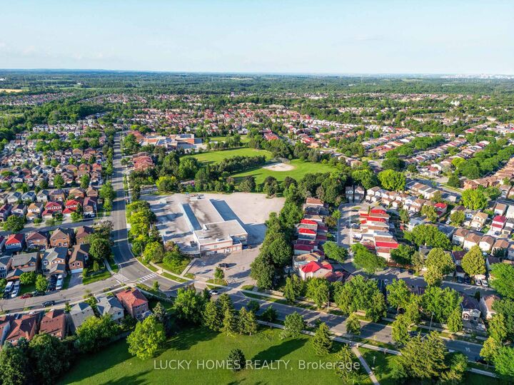 Property Photo:  430 McLevin Avenue 915  ON M1B 5P1 
