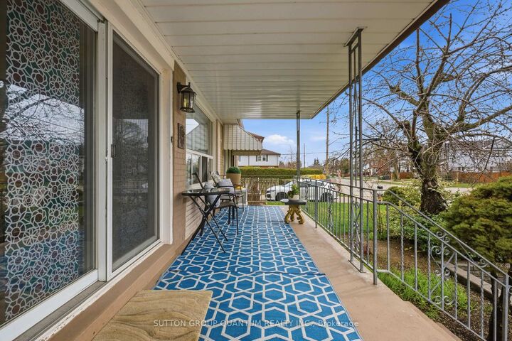 Property Photo: 1257 Alexandra Avenue ON L5E 2A7