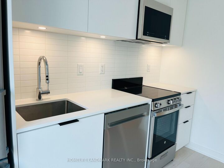 Property Photo:  1 Vine Avenue 2 Floor  ON M6P 0C8 
