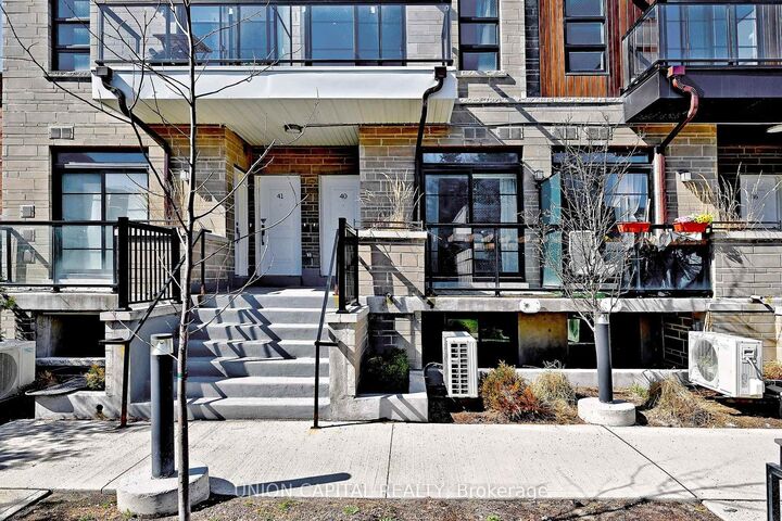 Property Photo:  57 Finch Avenue W 39  ON M2K 0K9 