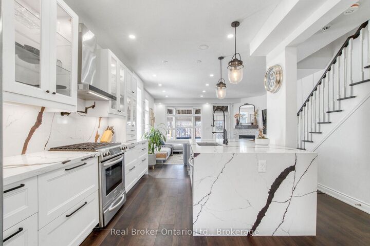 Property Photo:  1417 Treeland Street  ON L7R 4S1 