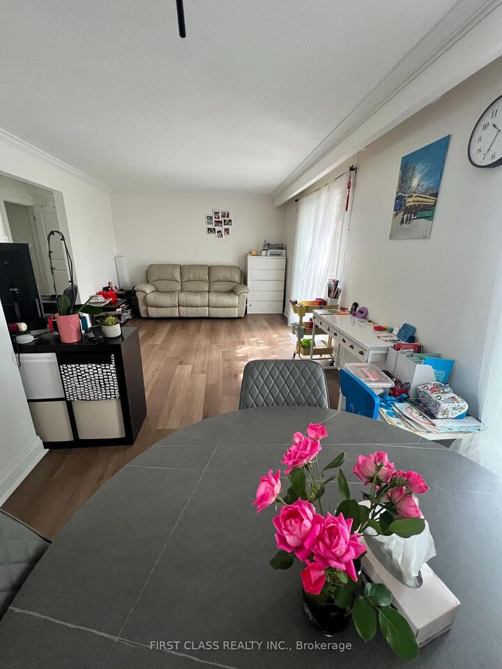 Property Photo: 1144 Jamesway Boulevard ON L6H 2Z7