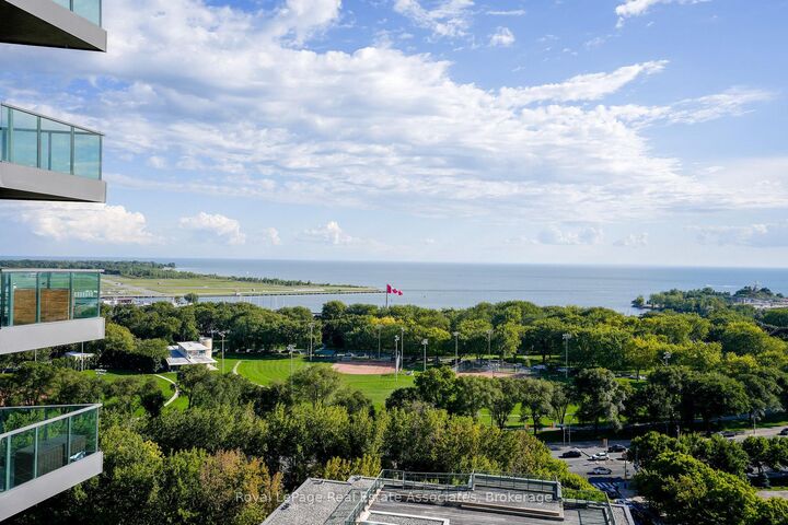 Property Photo:  231 Fort York Boulevard 1904  ON M5V 1B2 