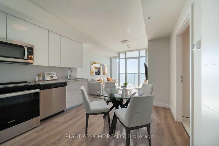 Property Photo:  60 Frederick Street 3910  ON N2H 0C7 