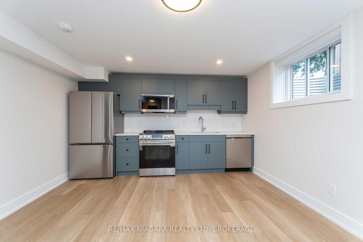 Property Photo:  37 Buchanan Road B  ON L2M 4R7 