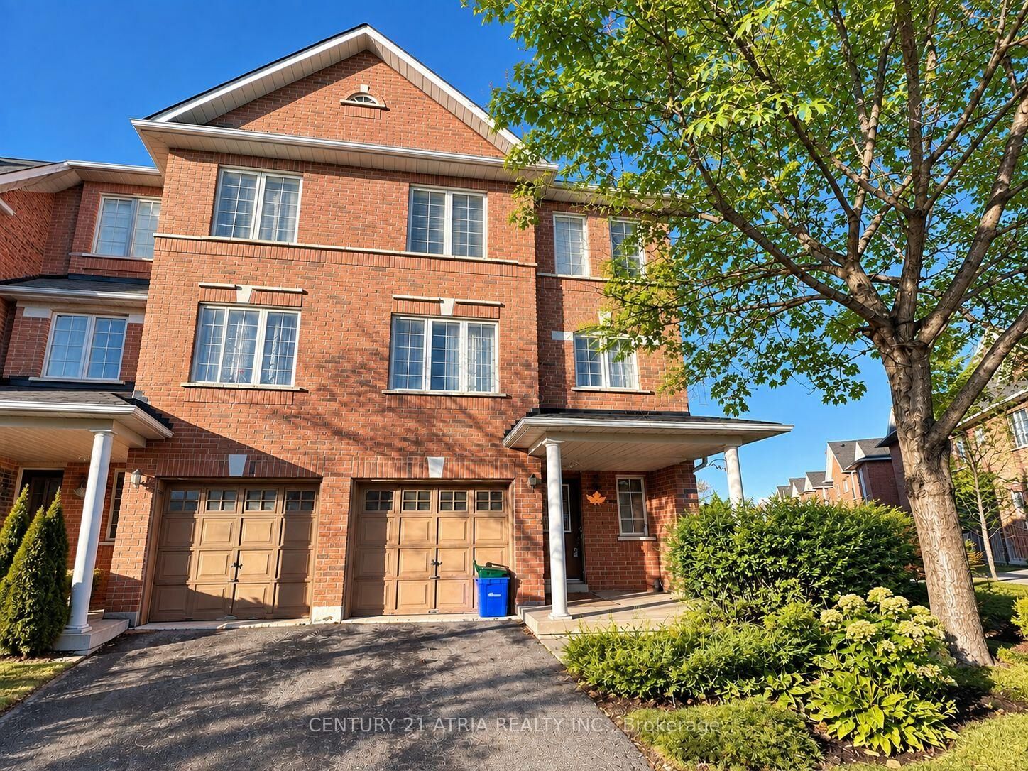 Property Photo:  28 Interlacken Way  ON L3R 5H9 
