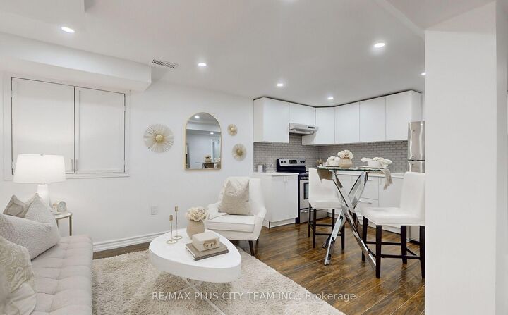 Property Photo:  1071 Summitview Crescent Bsmt  ON L1K 2K5 