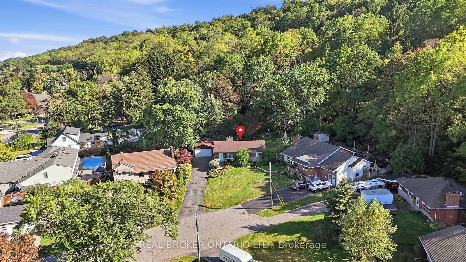 Property Photo:  8 Hill Place  ON L8G 2W3 