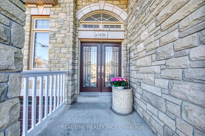 Property Photo:  1426 Redwing Court  ON L6M 5E6 
