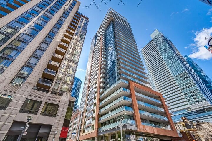 Property Photo:  8 Mercer Street 1809  ON M5V 0C4 