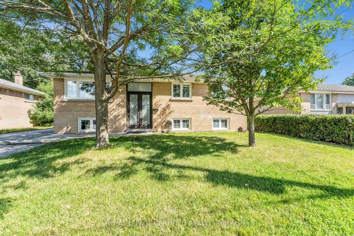 Property Photo:  586 Pinegrove Road Main  ON L6K 2C6 