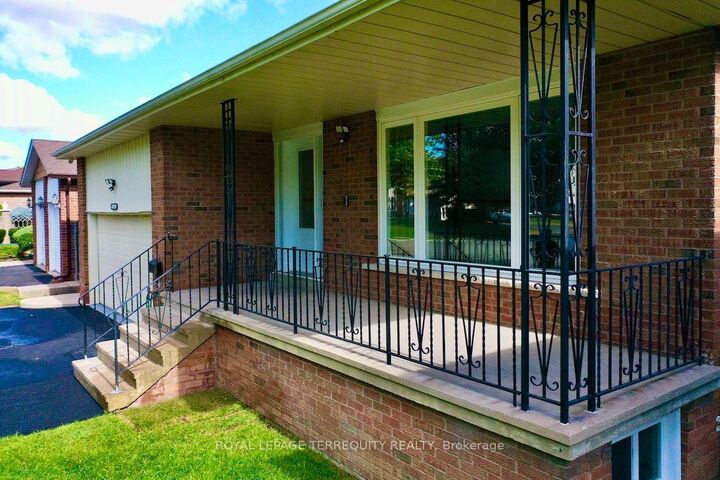Property Photo:  13 Milford Crescent Upper Level  ON L6S 3E3 